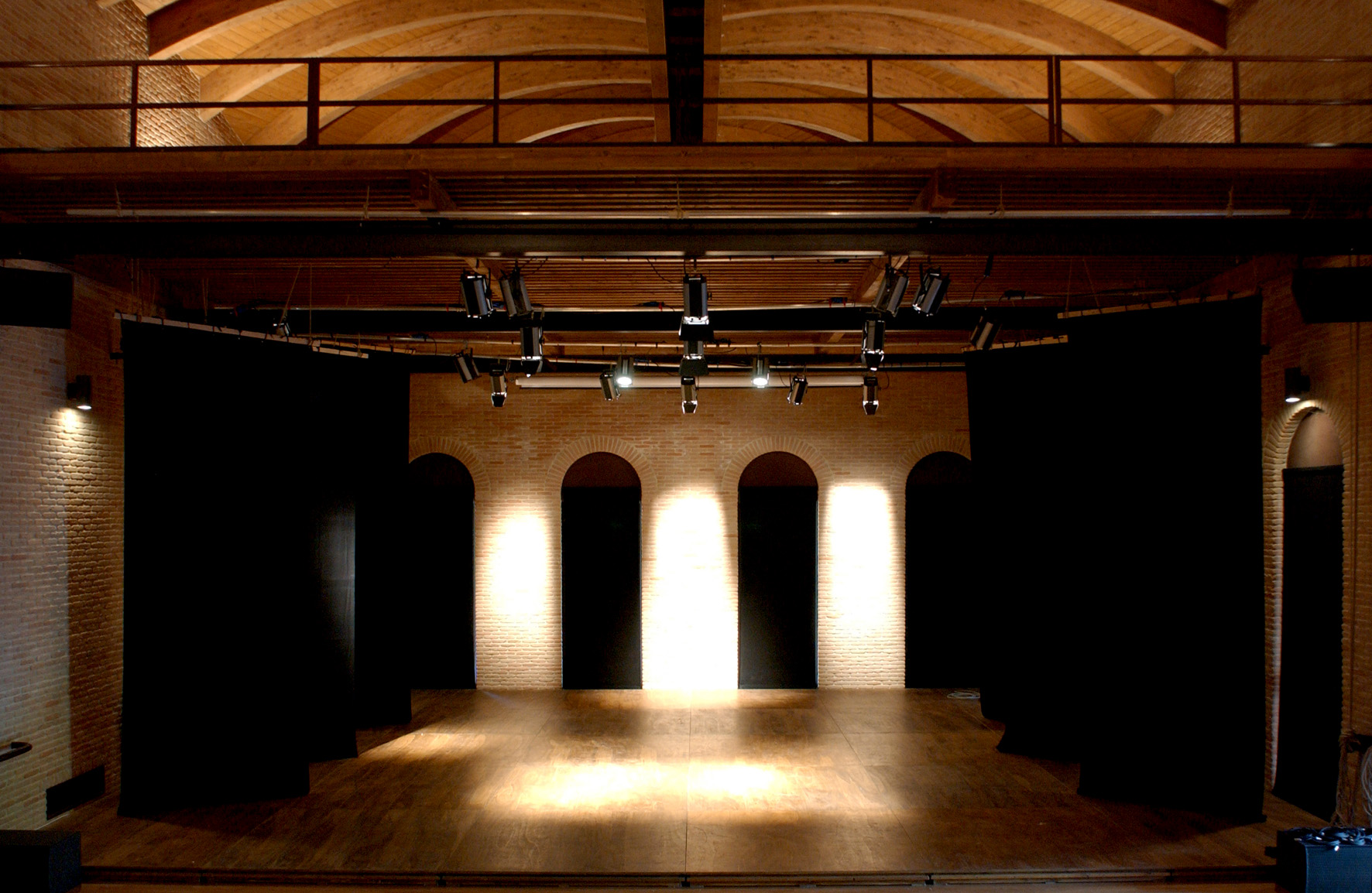 L'arboreto - Teatro Dimora di Mondaino - la scena illuminata