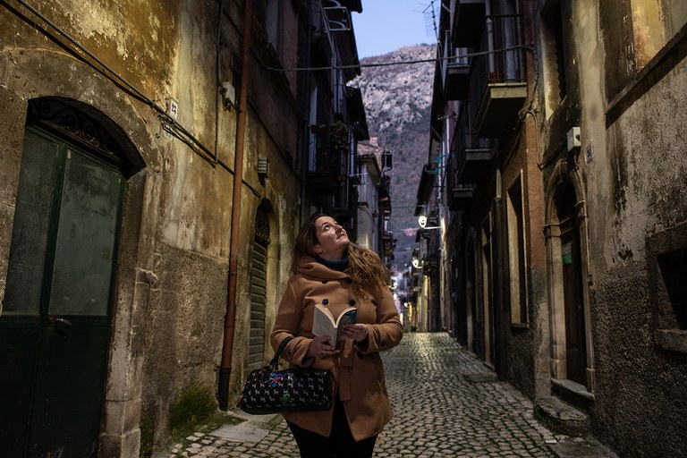 12 Giulia Vanni Valdrada Calvino tra i vicoli.jpg