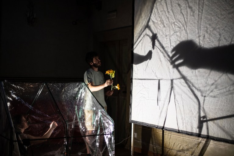 5 Matrice Teatro Virginia Cimmino, Claudia Perossini, Matteo Dagnino Il dilemma dei cento girasoli fotovoltaici.jpg